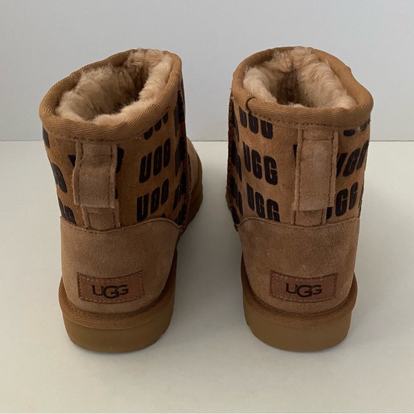 UGG Classic Mini Boots Graphic Chestnut 7 NEW in Box - Picture 4 of 10